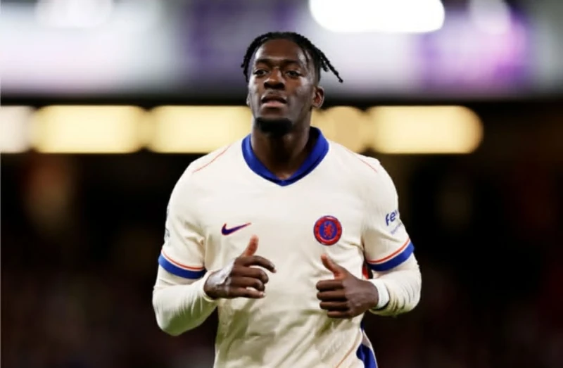 Milan Çelsinin müdafiəçisi Aleks Disasi ilə maraqlanır