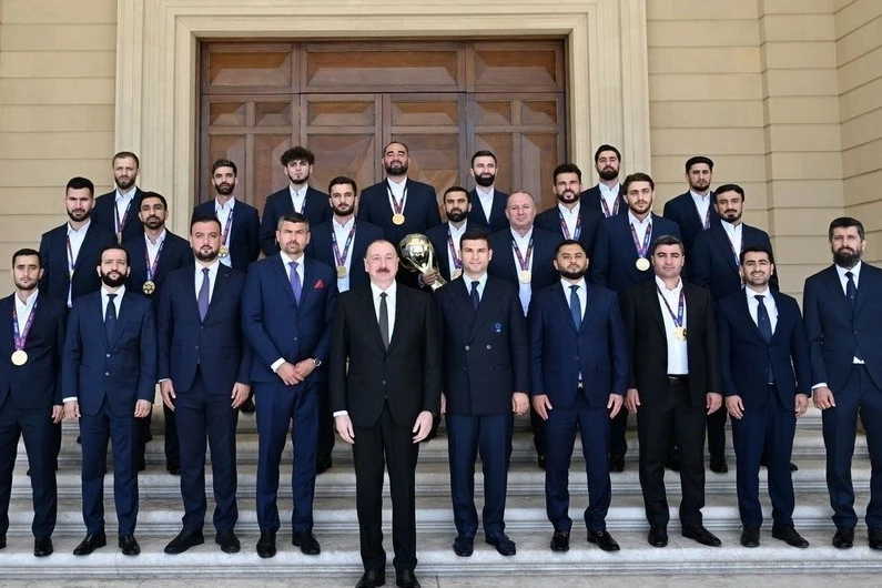 Prezident İlham Əliyev Azərbaycan milli komandasının üzvləri ilə görüşüb