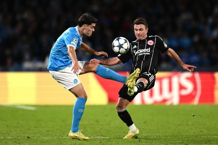 ÇL: Qarabağın rəqibləri Napoli və Ayntraxt Frankfurt qolsuz heç-heçə etdilər