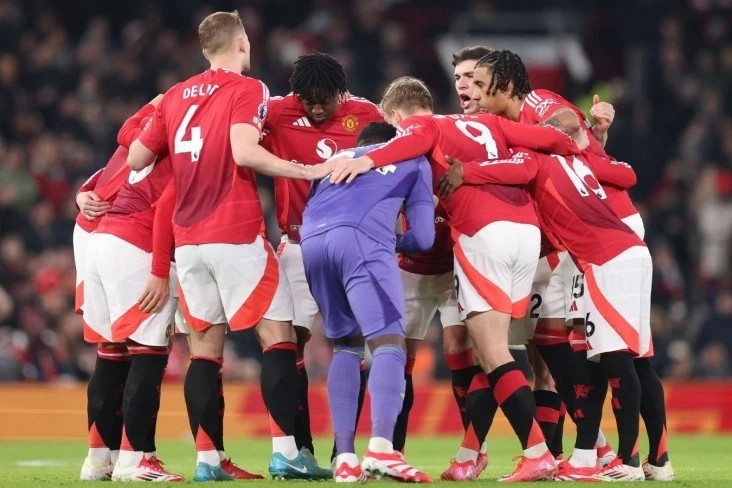 Manchester United players are unhappy with the management's decision
