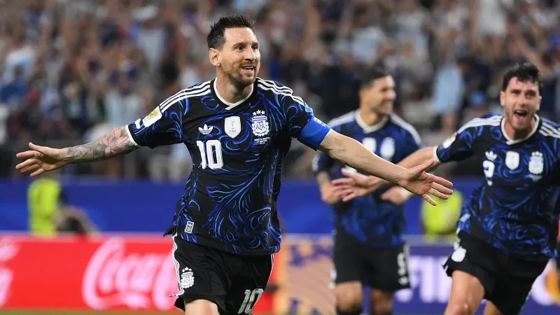 Argentina İngiltərə ilə oyun üçün 20 il əvvəlki mavi formasını geyəcək