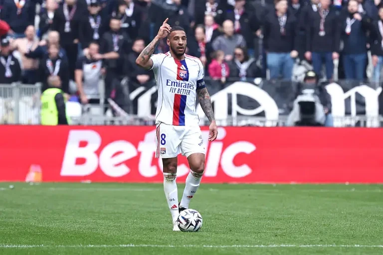 Lion klubu Korentin Tolisso ilə müqaviləsini uzatdı