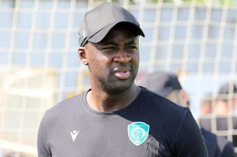 Yaya Ture RVD Molenbekə baş məşqçi təyin edilib