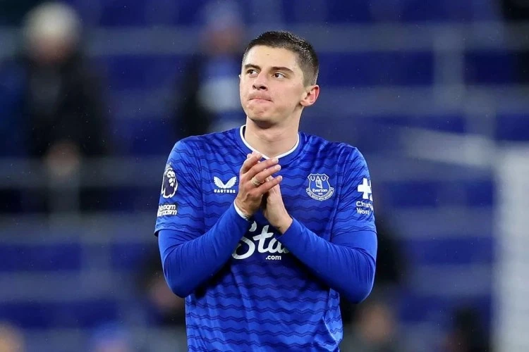 Galatasaray, Everton defans oyuncusu Vitaliy Mykolenko ile ilgileniyor