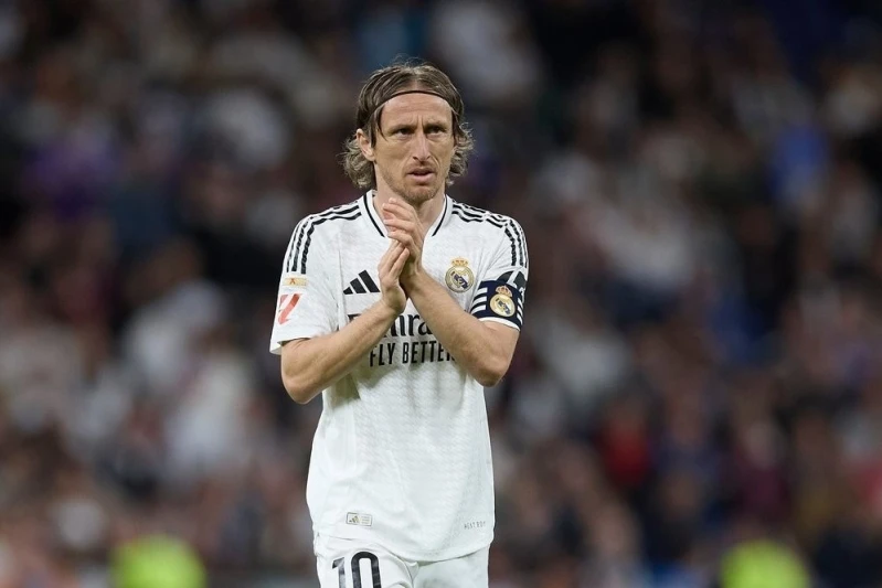 Milan Modriçi heyətinə qatmaq istəyir