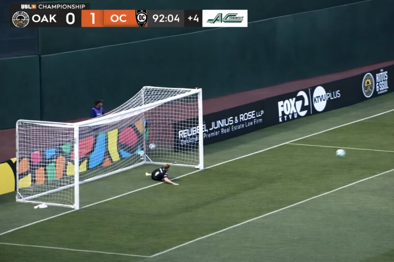 ABŞ-da qapıçının qeyri-adi hərəkəti matçın taleyini dəyişdi - VİDEO