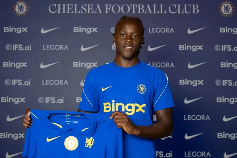 “Çelsi” “Sportinq”dən 19 yaşlı vingeri transfer edib