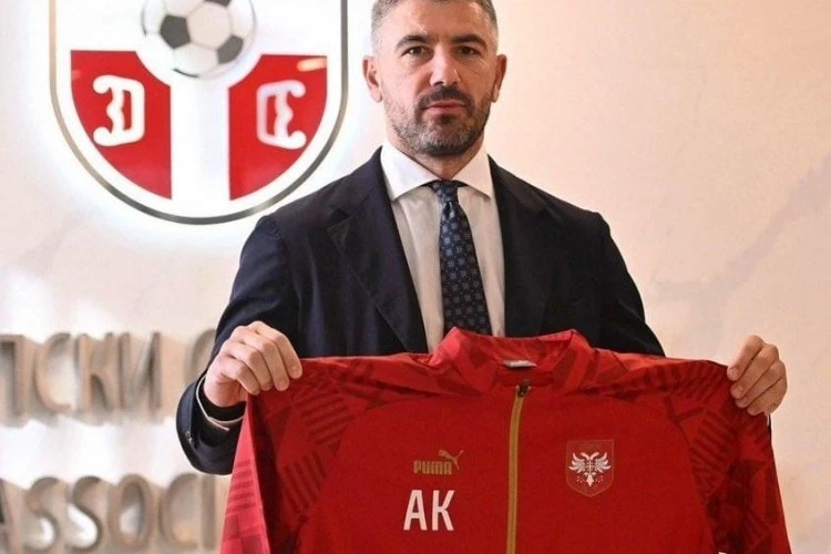 Veteran futbolçu millinin sükanı arxasına keçdi