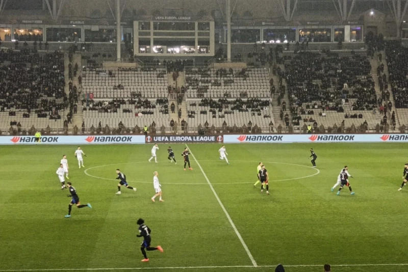 Lion önə keçdi