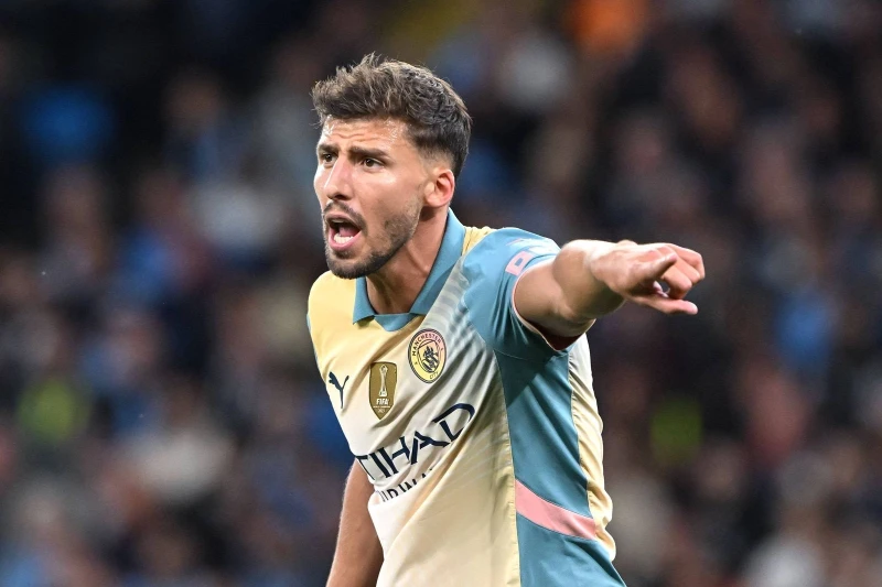 Ruben Diaş qoluna rus dilində Dözümlü kişi döyməsi vurdurub