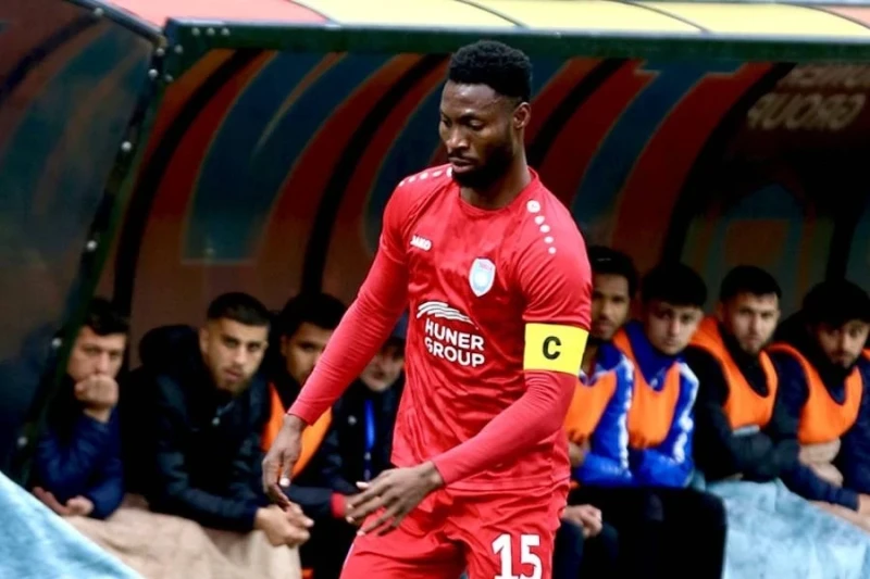 Zirə Emmanuel Hakmanı transfer edə bilmədi