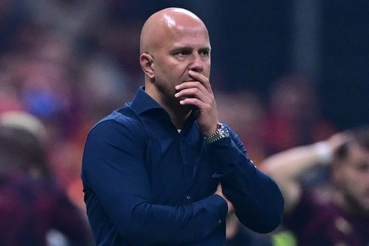 Arne Slot: Standart Vəziyyətlərdəki Oyunla İlk Dördlüyə Düşmək Mümkün Deyil