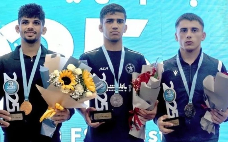 Azərbaycanın iki güləşçisi İranda medal qazanıb