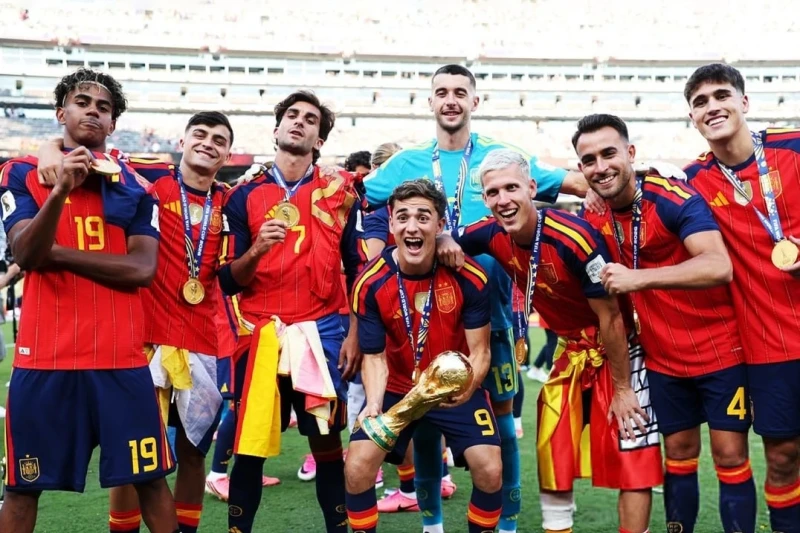 „Barselona”nın səkkiz futbolçusu dünya çempionu oldu