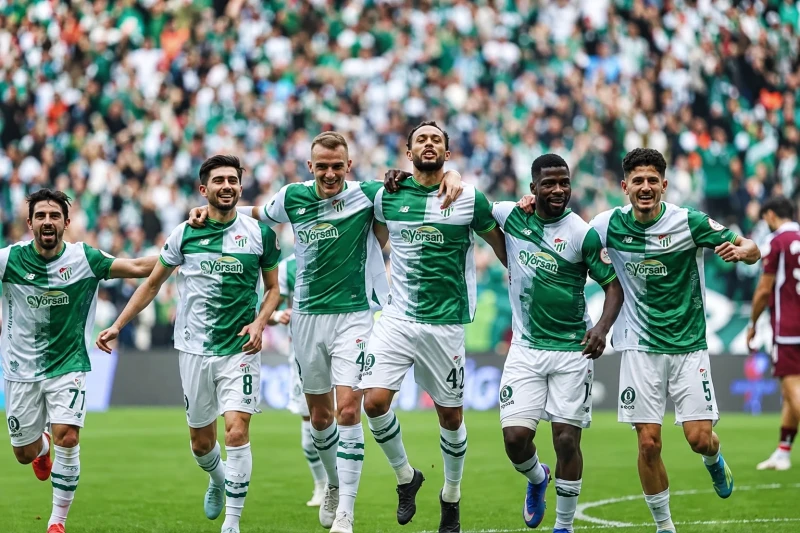 Bursaspor Türkiyə 1-ci Liqasında Bandırmasporu 3:0 hesabı ilə məğlub edib