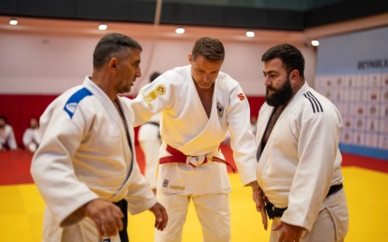 Bakü'de Uluslararası Judo Federasyonu Nage-no-kata Seminerleri Düzenleniyor