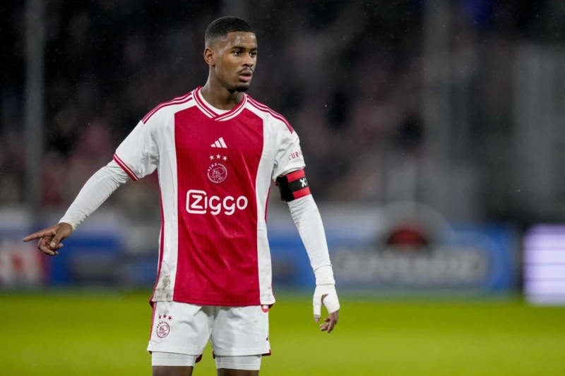 Ajax demands 50 million euros from Arsenal for Hato;