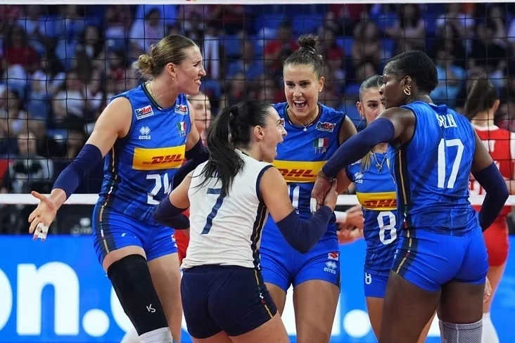 İtaliya qadın voleybol komandası Avropa çempionatının finalına çıxdı