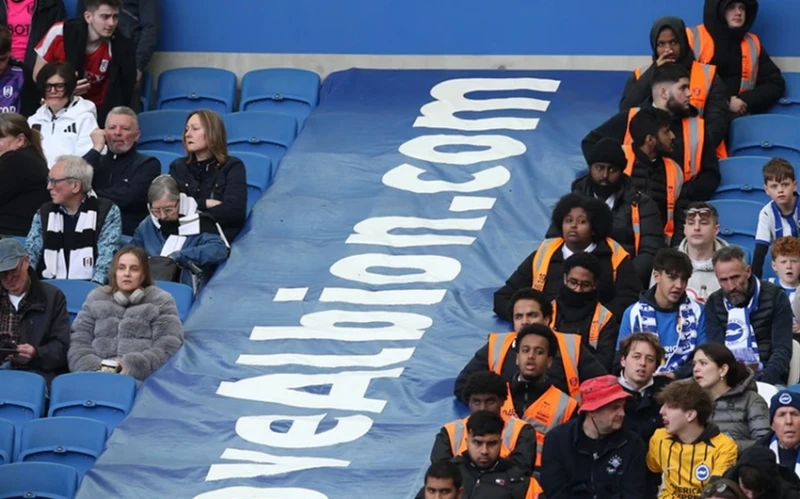 Brighton - Fulham maçında 72 yaşındaki taraftar hayatını kaybetti