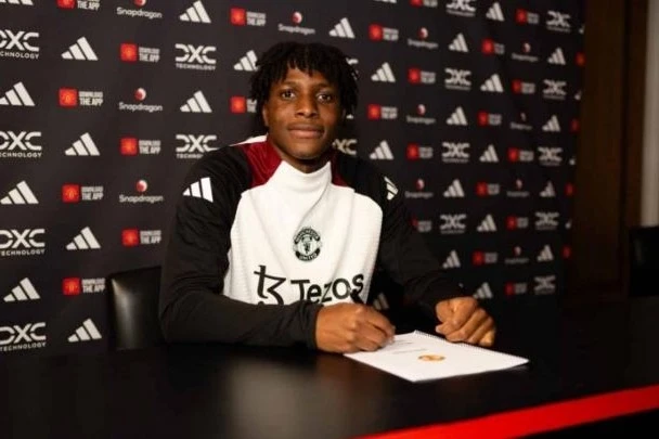 Mançester Yunayted İtaliya klubunun müdafiəçisini transfer etdi