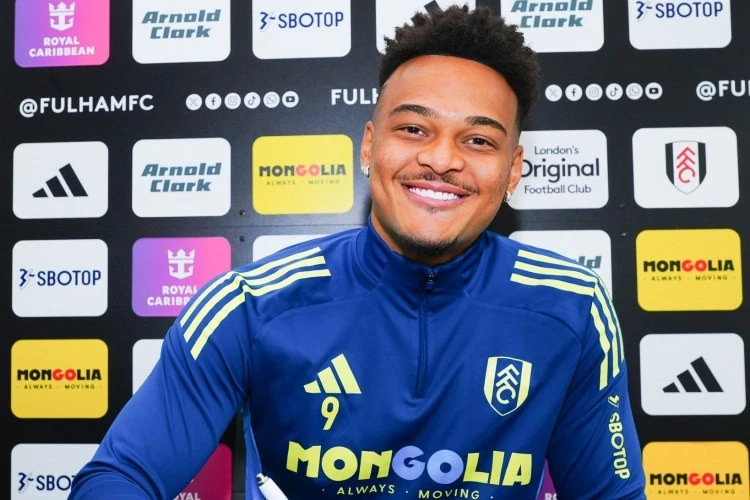 Fulham extends Rodrigo Muniz's contract