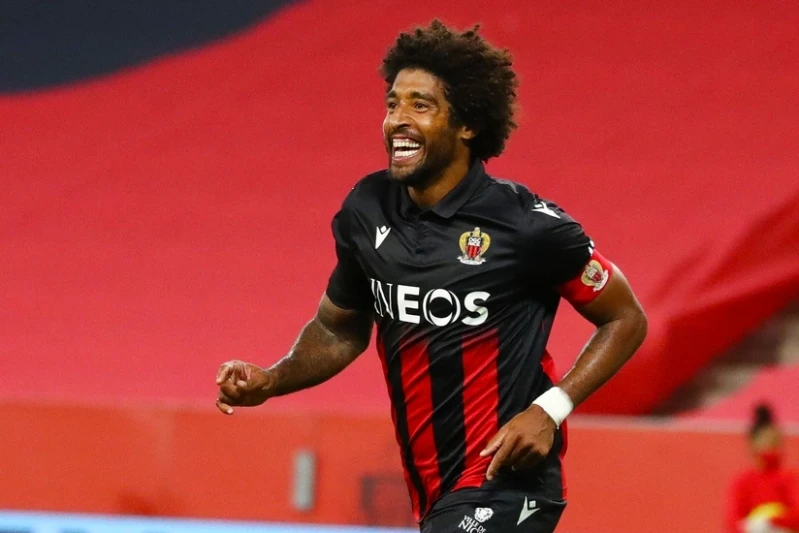 Dante enters history with the record of being the oldest player in the Europa League