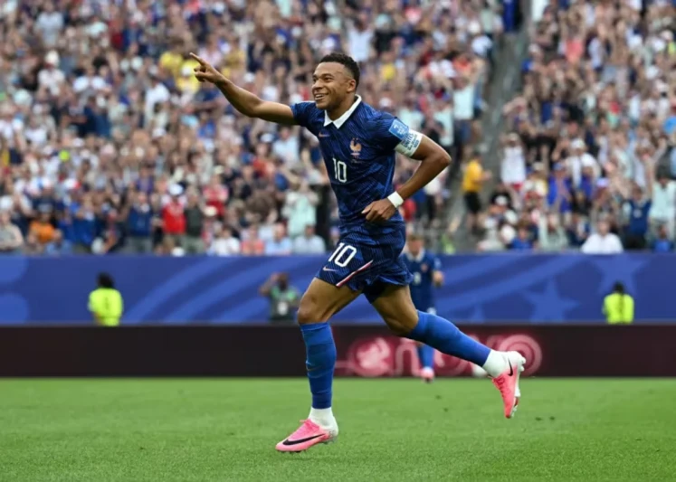 Kilian Mbappe Fransa-İsveç matçının ən yaxşı oyunçusu olub