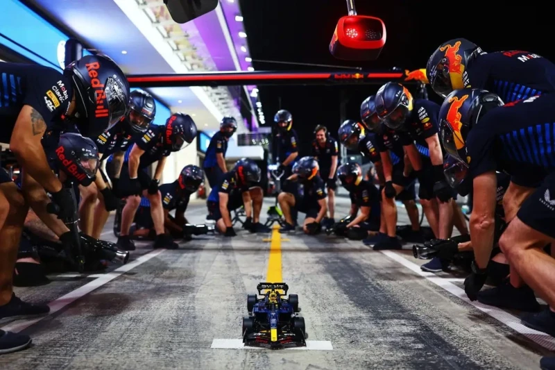 Red Bull 2026 üçün pilot heyətində Hacar-Ferstappen tandemi, Racing Bullsda Lindblad ola bilər
