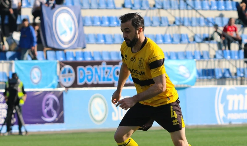 Neftçi ilə Elvin Camalovun müqaviləsi uzadıldı
