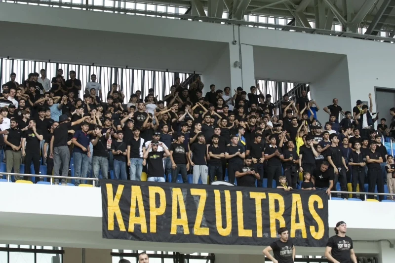“Kəpəz” stadionda pirotexniki vasitə istifadə edən azarkeşə xəbərdarlıq edib və cərimə kəsdi