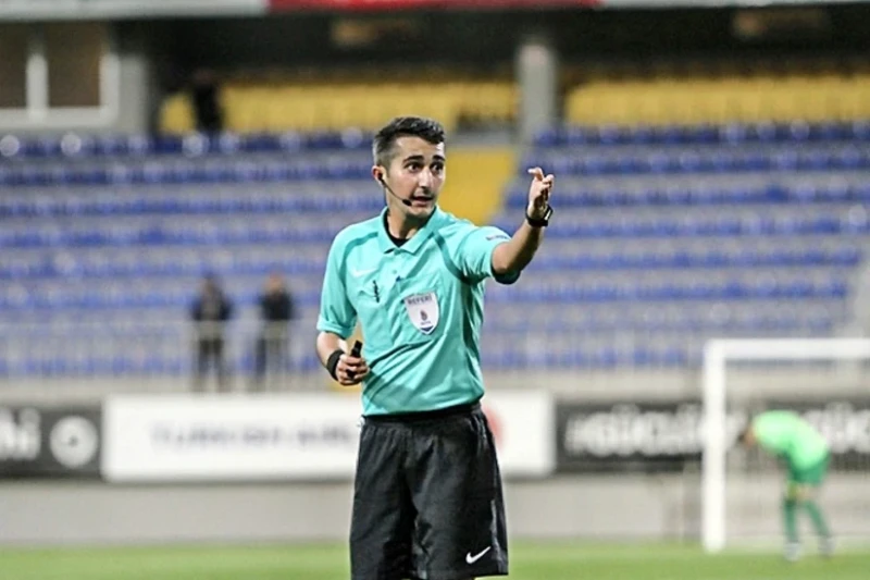 Kamal Umudlu, Napoli - Eintracht maçına hakem olarak atandı Kamal Umudlu, Napoli - Eintracht maçına hakem olarak atandı