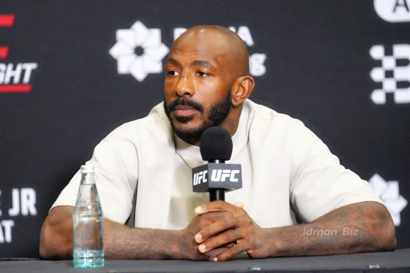UFC fighter Khalil Rountree said he would take the Qarabağ jersey to the USA and was ideally received in Baku