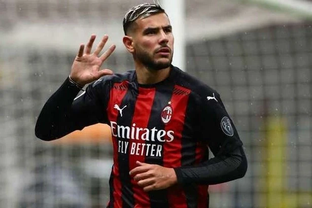 "Real Madrid" müdafiəçi transferi üçün "Milan" ilə müzakirələrə başlayıb