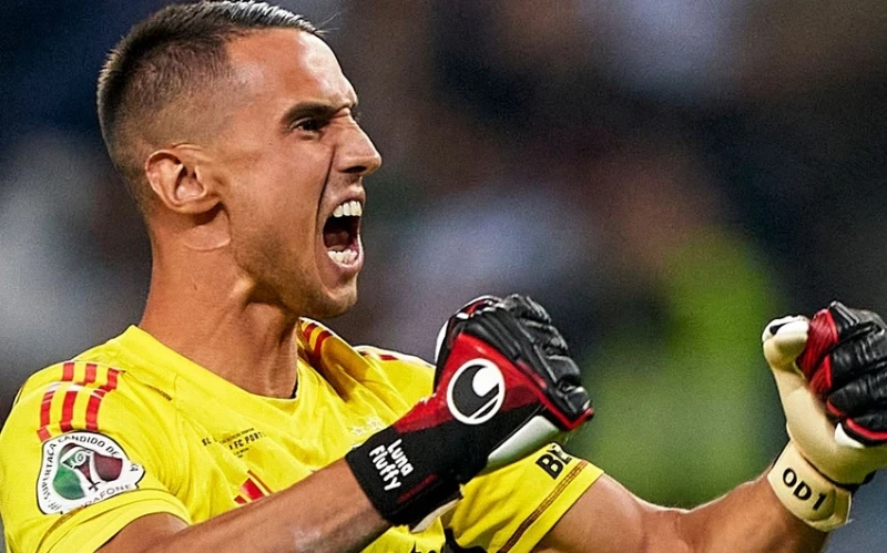 Sevilla Signs Greek Goalkeeper Vlachodimos on Loan