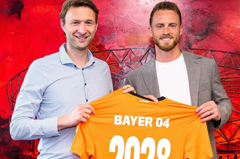 Mark Flekken moved to Bayer Leverkusen