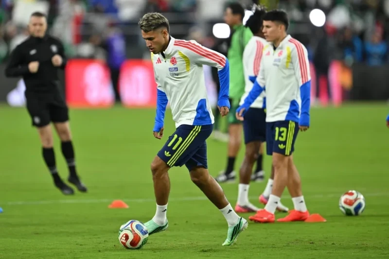 Kamilo Duran steps onto the field for the Colombia national team for the first time