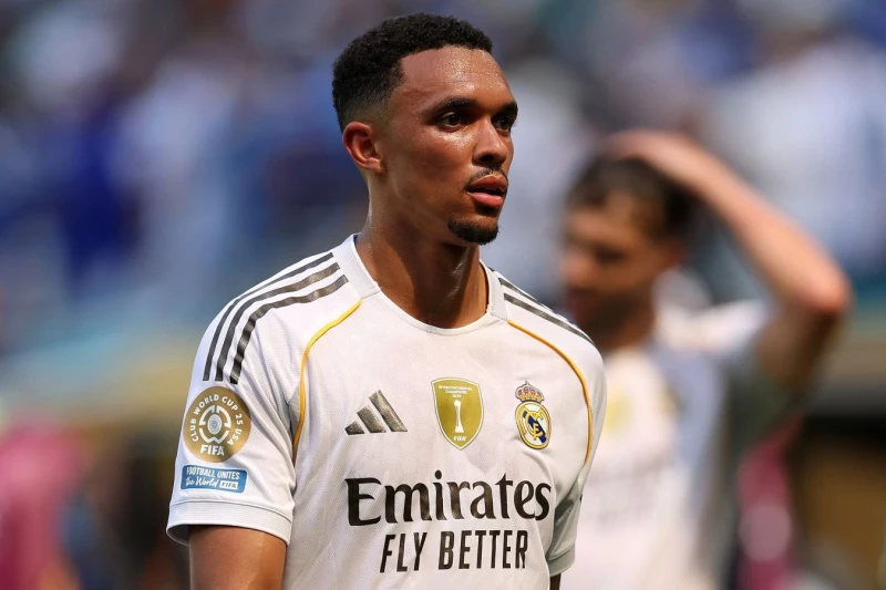 Trent Alexander-Arnold apologizes for being late to training