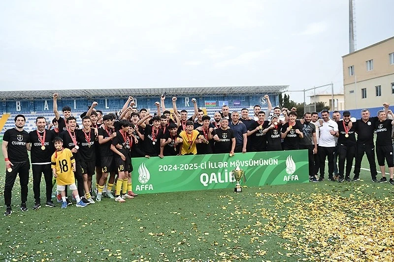 Neftchi wins championship title after defeating Qarabag - PHOTO