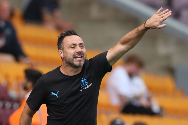 Raymon Domenek Roberto De Dzerbinin Marseldəki məşqçilik yanaşmasını tənqid edib