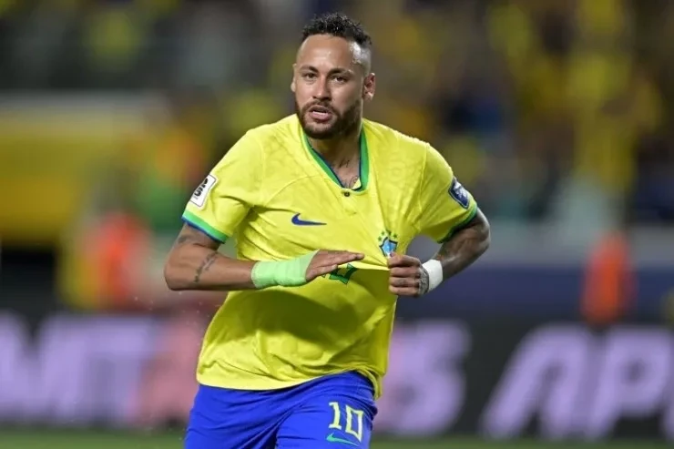 Neymar Braziliya millisinin düşərgəsinə helikopterlə gəldi