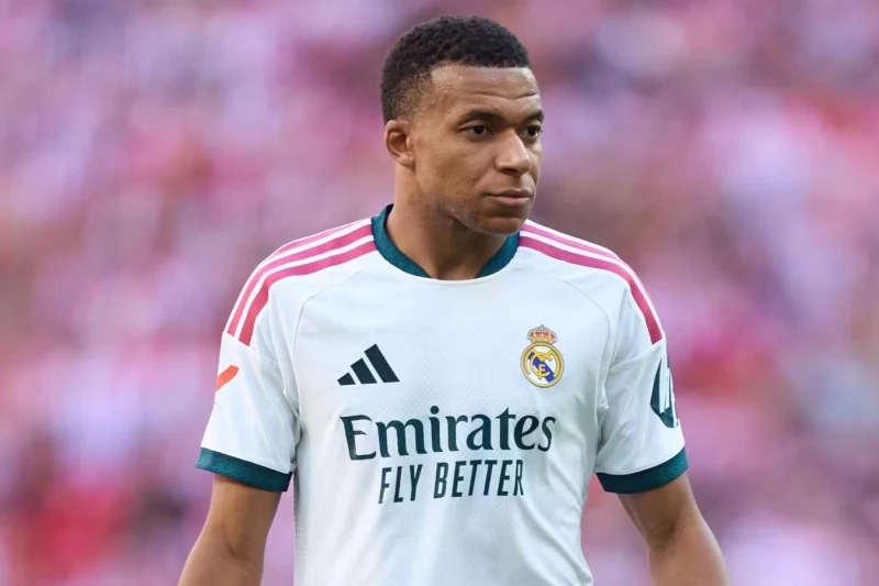 Mbappe Onze d'Or mükafatını aldıqdan sonra futbol əfsanələri ilə müqayisə etdi