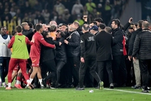 Qalmaqallı İstanbul derbisinə görə "Fənərbaxça"ya verilən cəzalar açıqlandı