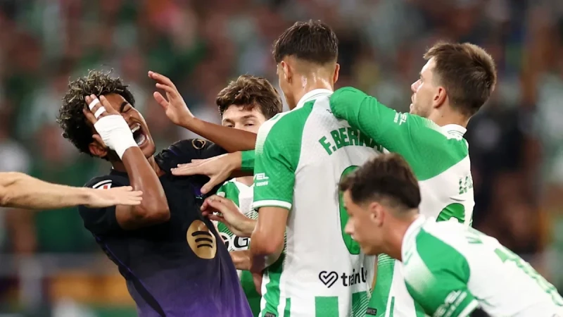 Betis futbolçusu Fakundo Bernal baş zərbəsi ilə Lamin Yamalıya vurduğu üçün 4 oyunluq cəzalandırıldı