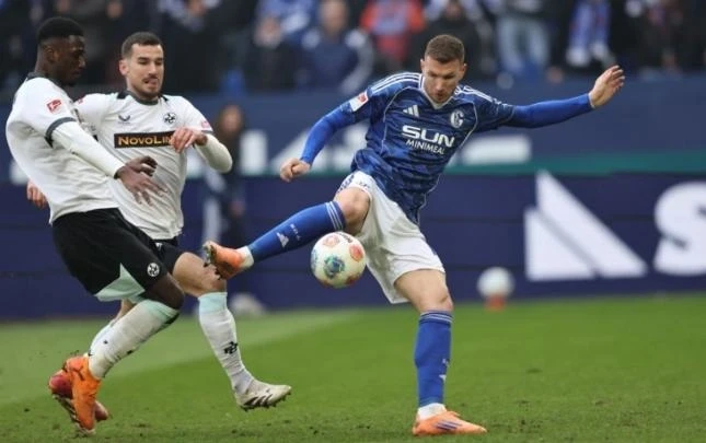 Mahir Emreli zədə səbəbindən Şalke-04 ilə oyunda iştirak etməyib