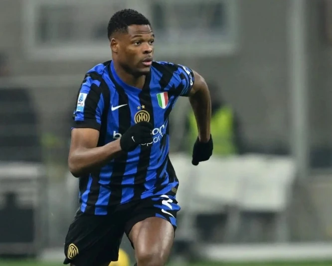 Liverpool considers the transfer of injured Dumfries