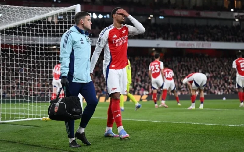 Ciddi zədə alan "Arsenal"ın futbolçusu mövsümü erkən başa vurub