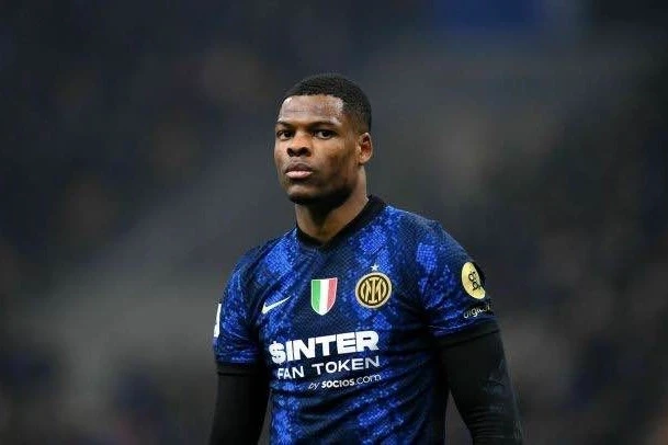 Manchester clubs eyeing Denzel Dumfries