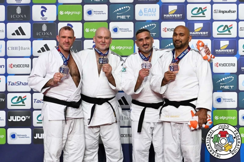Азербайджанские ветераны дзюдо завоевали 3 медали на чемпионате мира в Париже