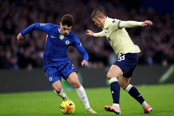 Premyer Liqa: Arsenal avtoqollar sayəsində Vulverhempton üzərində qələbə qazandı, Fulhem Bernlini məğlub etdi, Çelsi Evertonu üstələdi