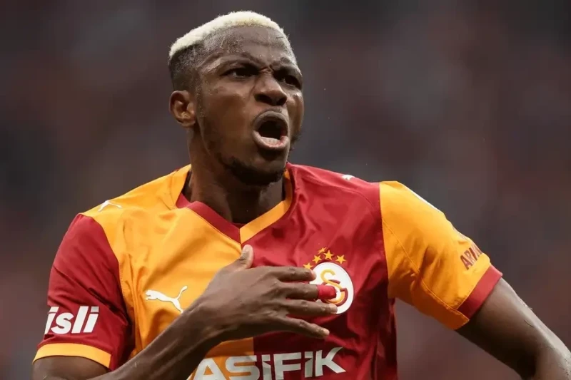 Осимхен: В Наполи со мной обращались как с собакой, я не мог принять такое отношение